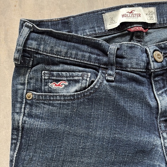 Hollister Denim  Capri pants  dark blue denim/ Social stretch  mid rise 
Fading - Picture 3 of 9